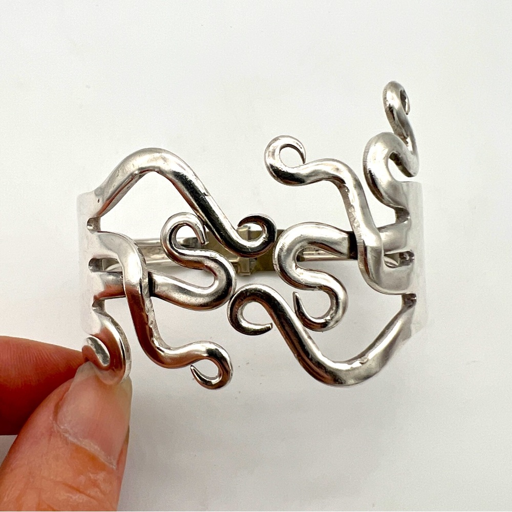 Silver Curled & Twisted Double Fork Hinged Bangle Bracelet
